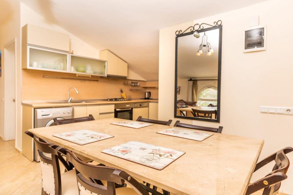 Lovely Flat Near Beach With Shared Pool in Kalkan