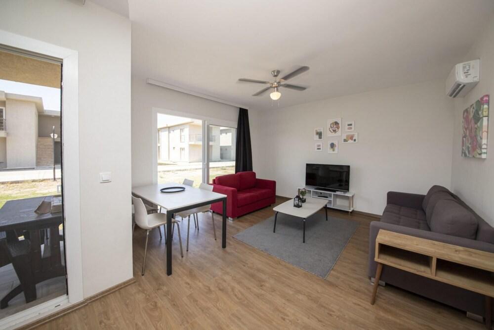 Charming House With Shared Pool in Milas