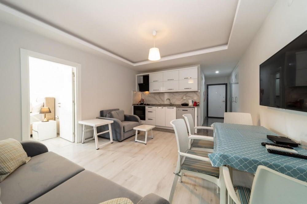 Flat With Shared Pool and Balcony in Konyaaltii