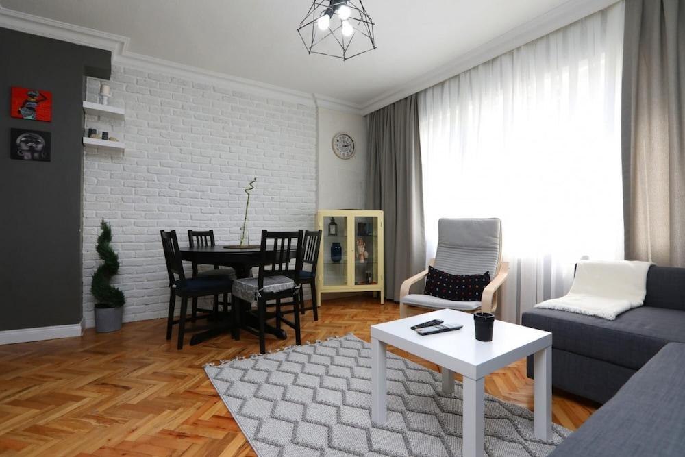 Stylish and Central Flat in Kadikoy