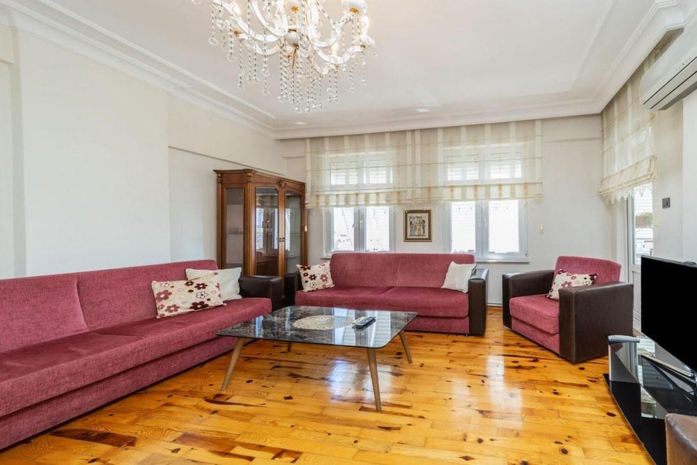 Central and Pleasant Flat in Muratpasa