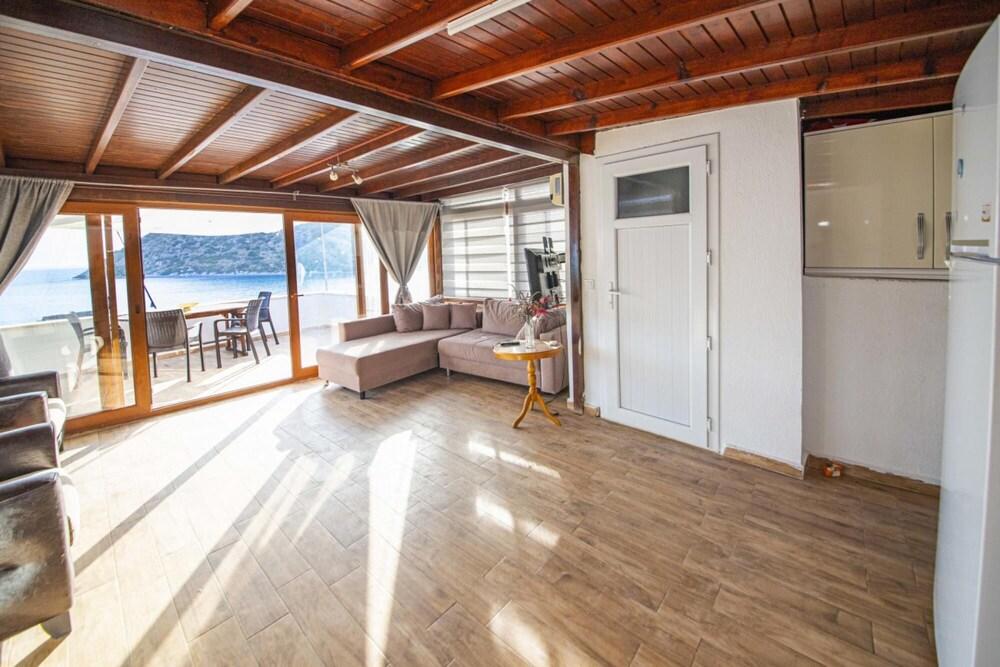 Seaside House With Refreshing View in Gumusluk