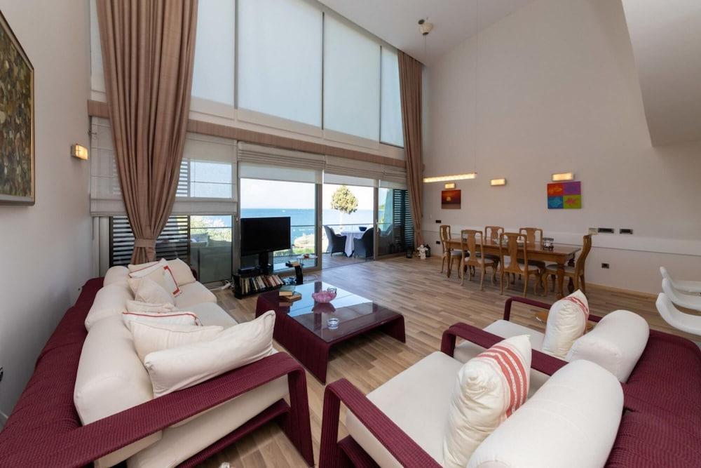 Regal Home With Shared Pool Near Beach in Bodrum