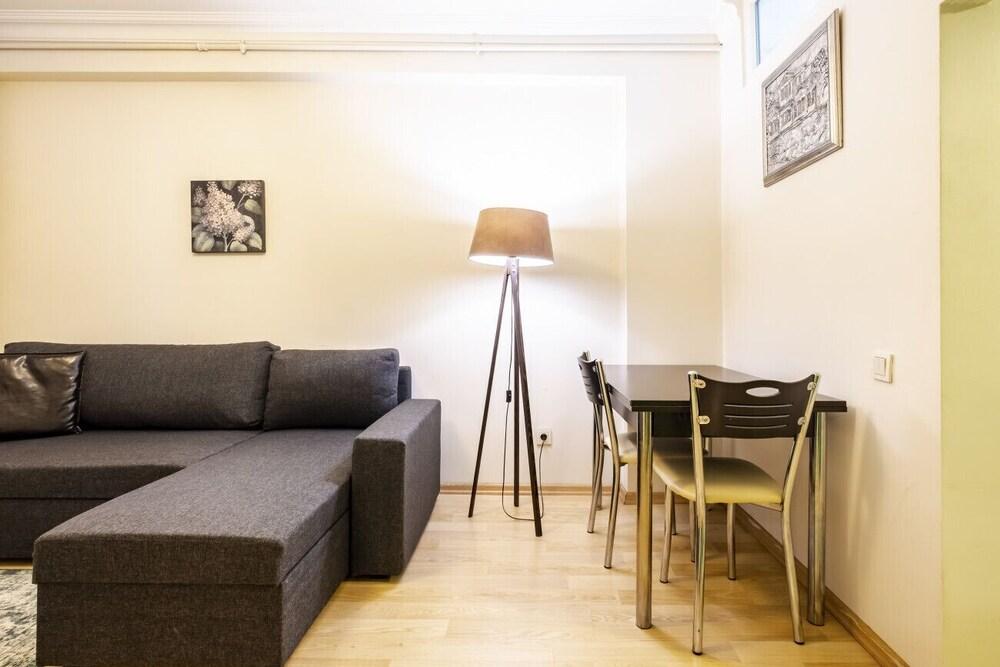 Central and Cozy Flat in Sisli