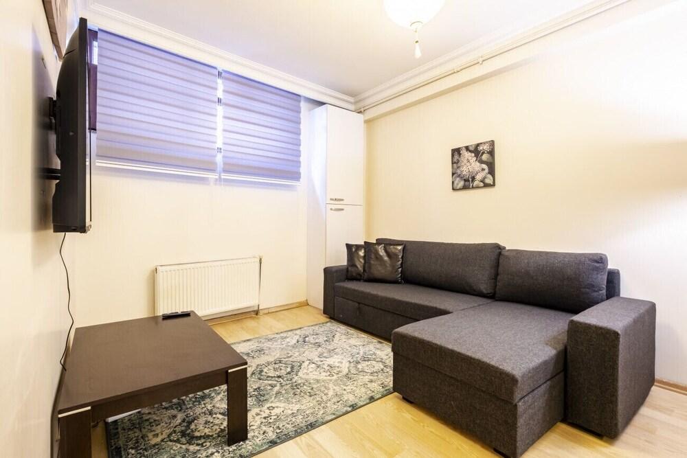 Central and Cozy Flat in Sisli