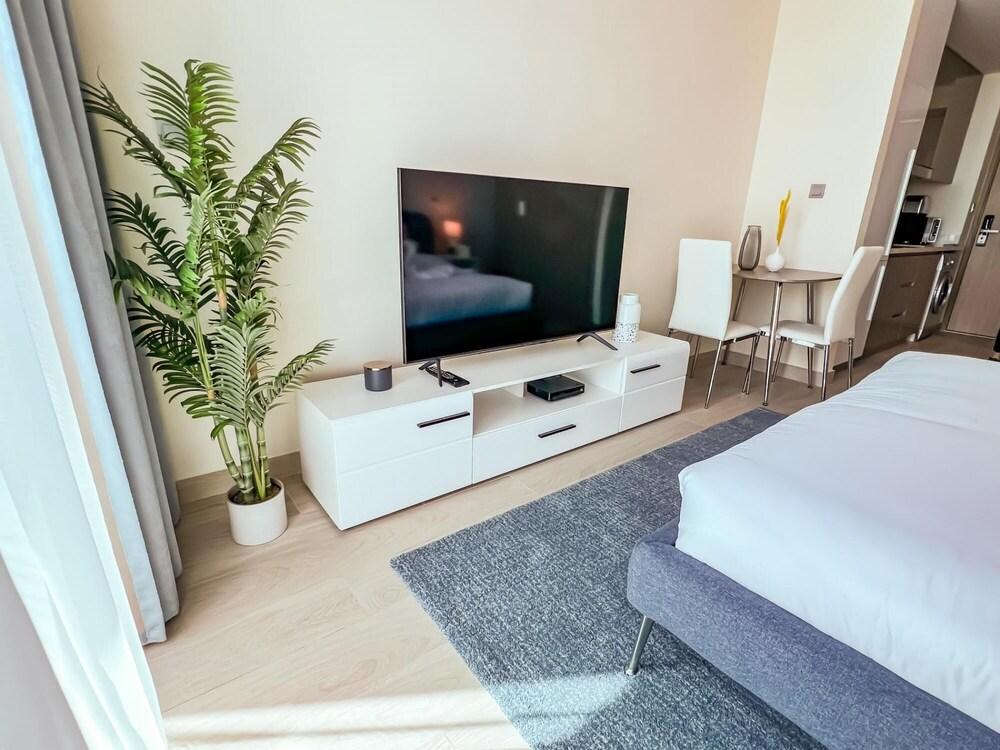Lux Studio Apartment at Al Jaddaf - MHH