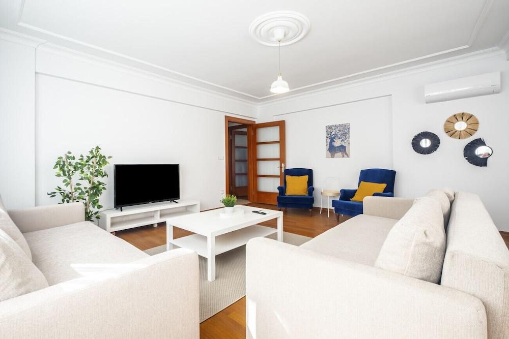 Centrally Located Sleek and Modern Flat in Sisli