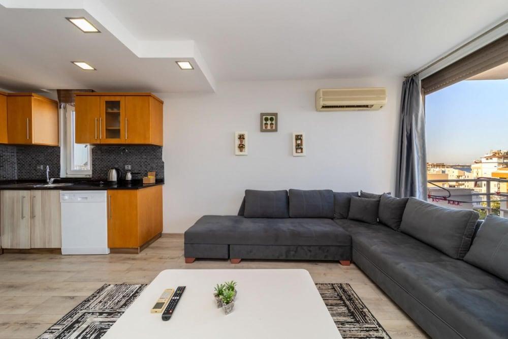 Flat Close to Konyaalti Beach With Sea View