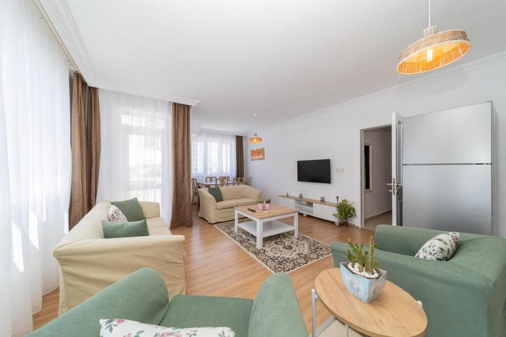 Riverside Flat Close to Beach