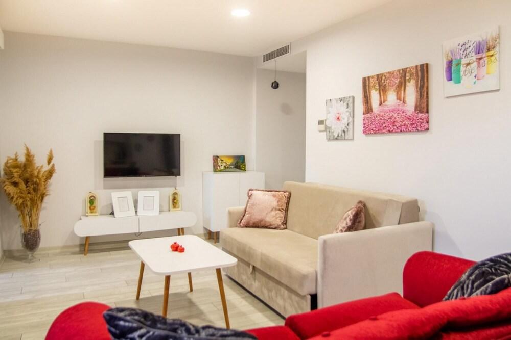 Flat With Shared Pool Close to the Beach in Cesme