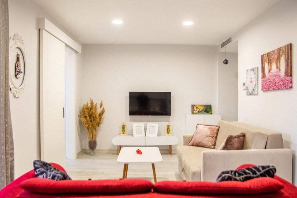 Flat With Shared Pool Close to the Beach in Cesme