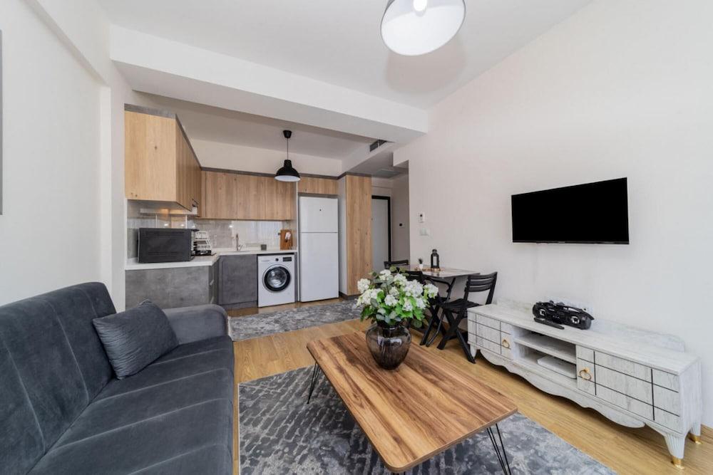 Great Flat With Shared Pool in Kepez