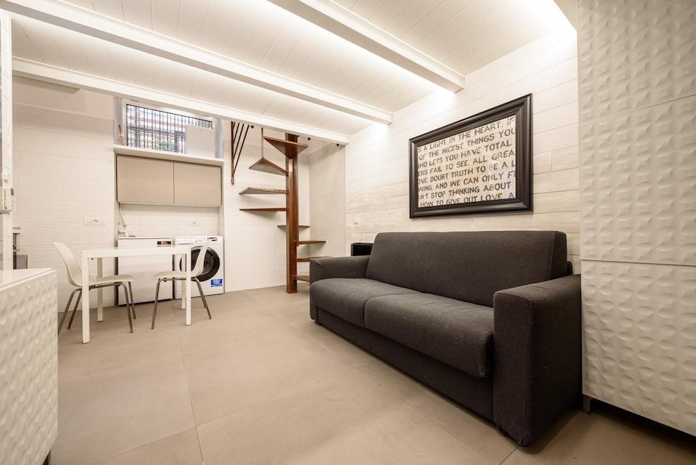 Riviera di Chiaia 155