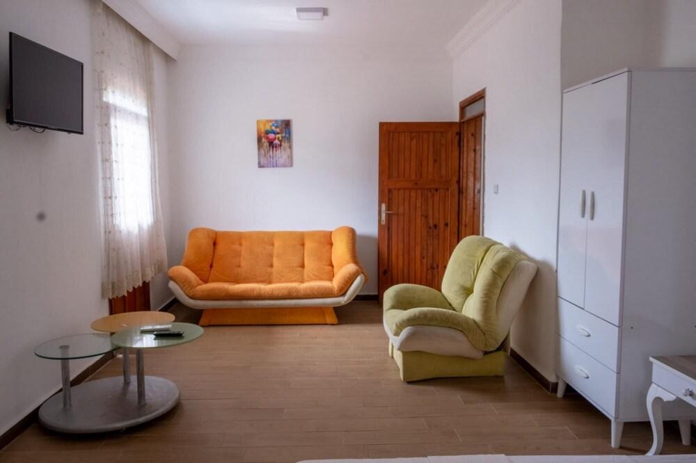 Flat 5 km to Beach With a View in Marmaris