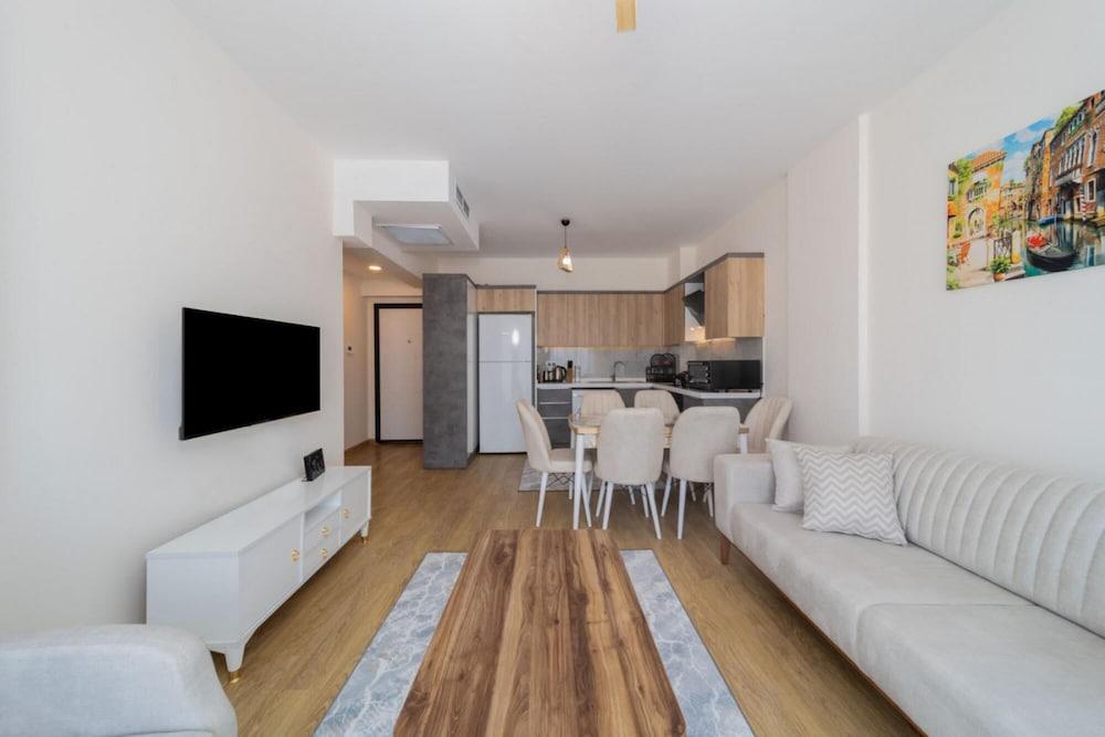 Remarkable Flat With Shared Pool in Kepez