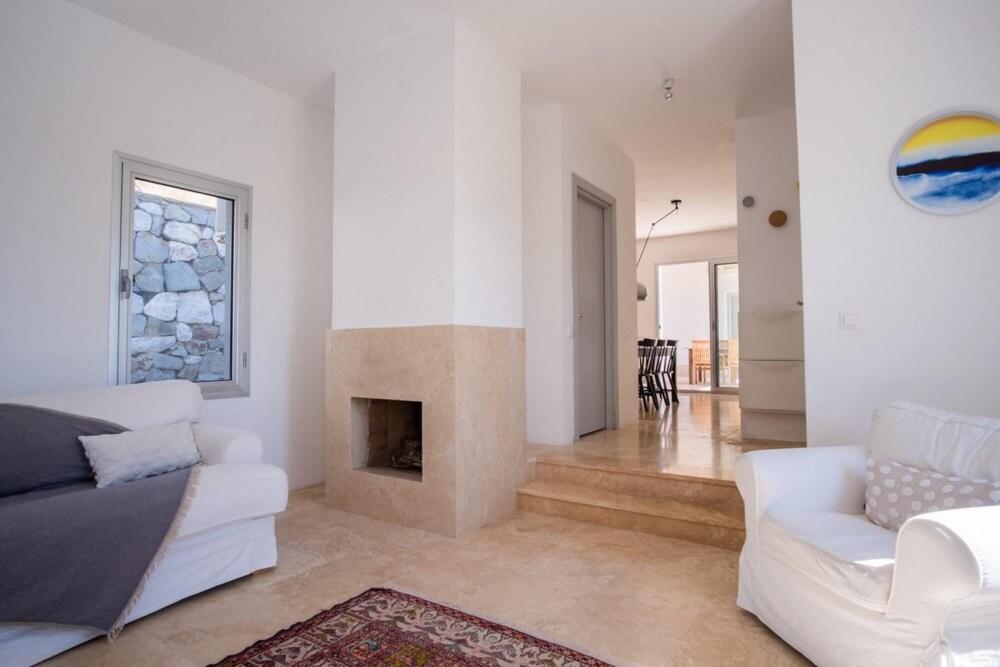 Refreshing House With Shared Pool in Gumusluk