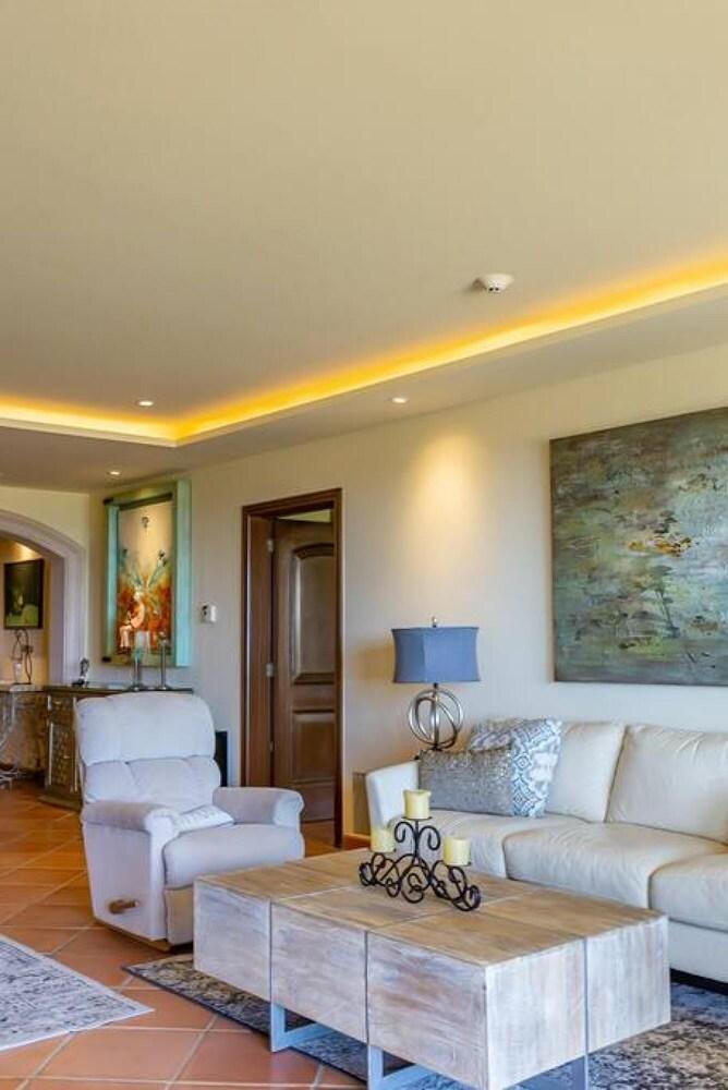 Delfin Pool Garden at Puerta del Sol