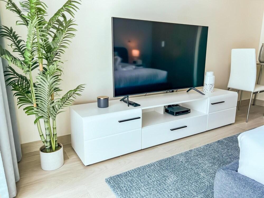 Fancy Studio in Al Jaddaf - MHH