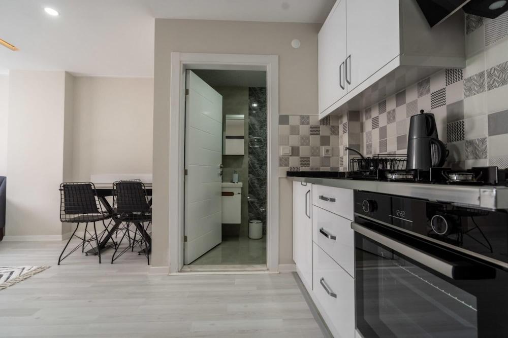 Central Flat Near Beach in Muratpasa