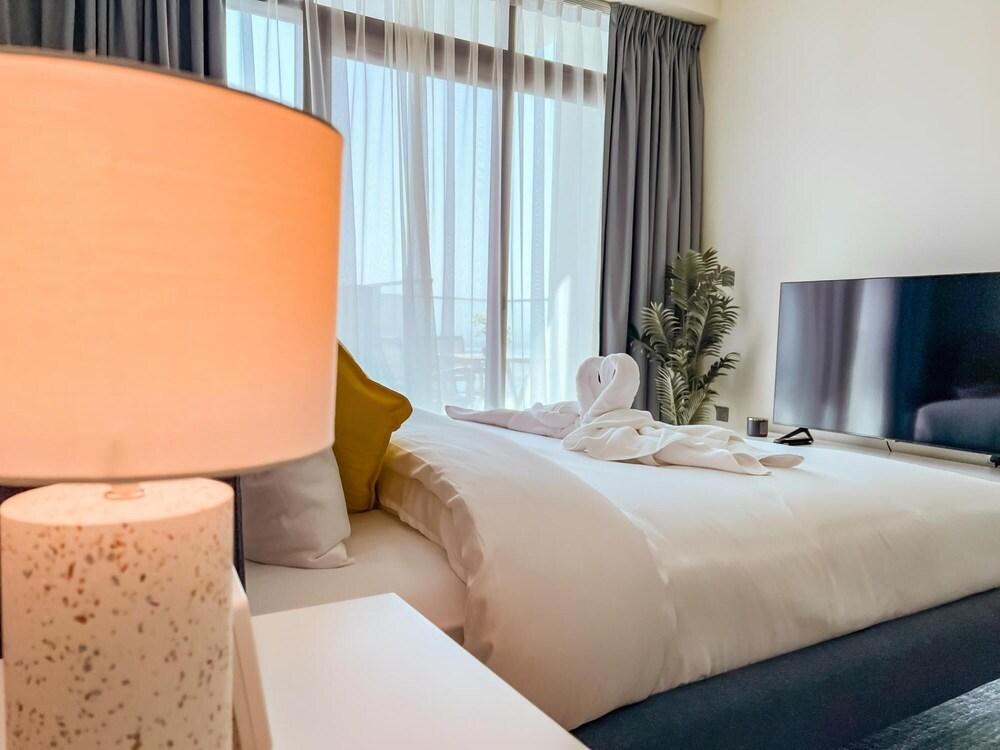 A Spacious and Luxurious Studio in Aljaddaf - MHH