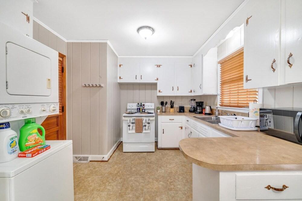 2BR Duplex - Near Uptown Charlotte