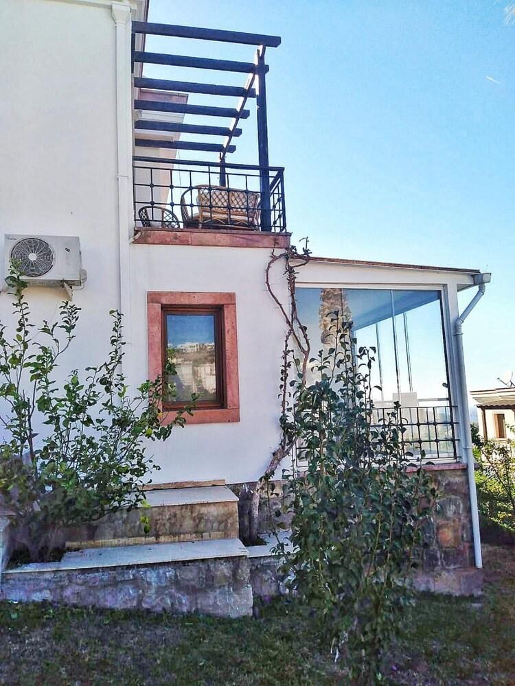 Flat in Yalikavak With Sea View and Shared Pool