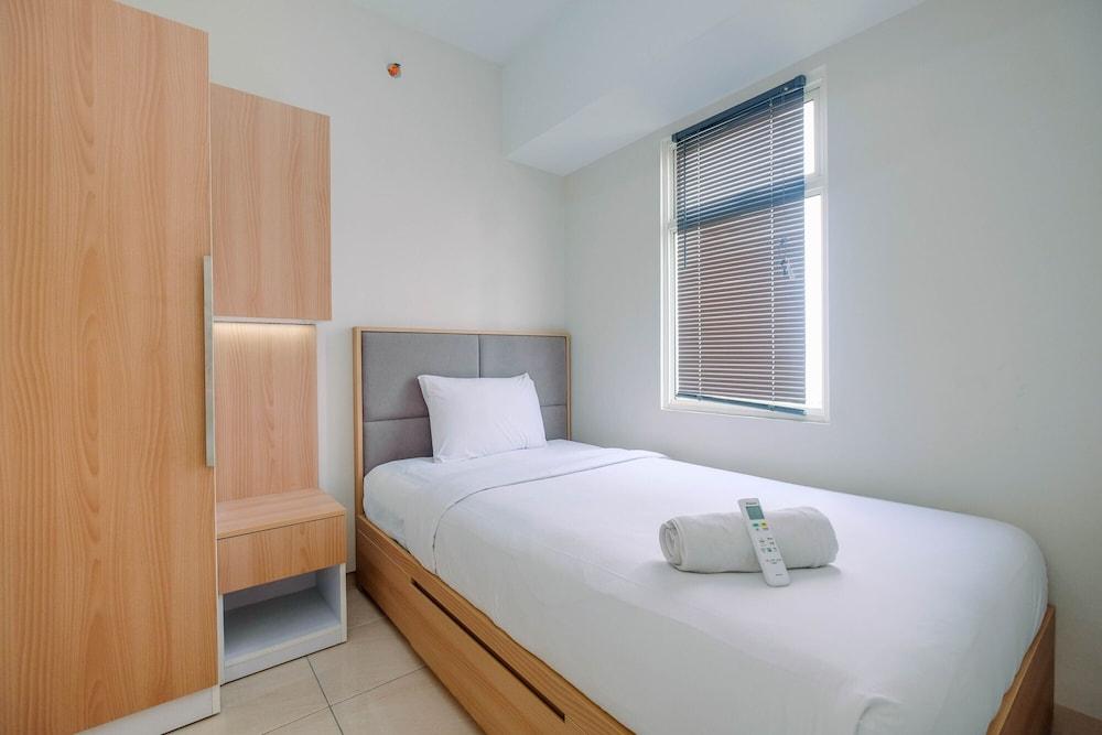 Comfortable 2Br Apartment At Springlake Summarecon Bekasi