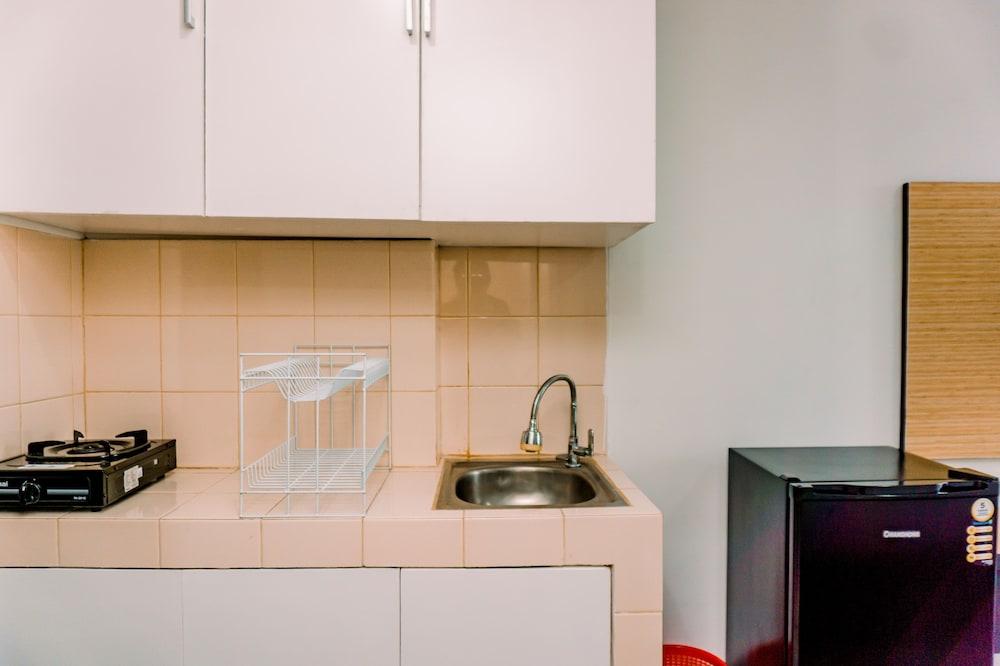 Nice Studio At Serpong Greenview Apartment