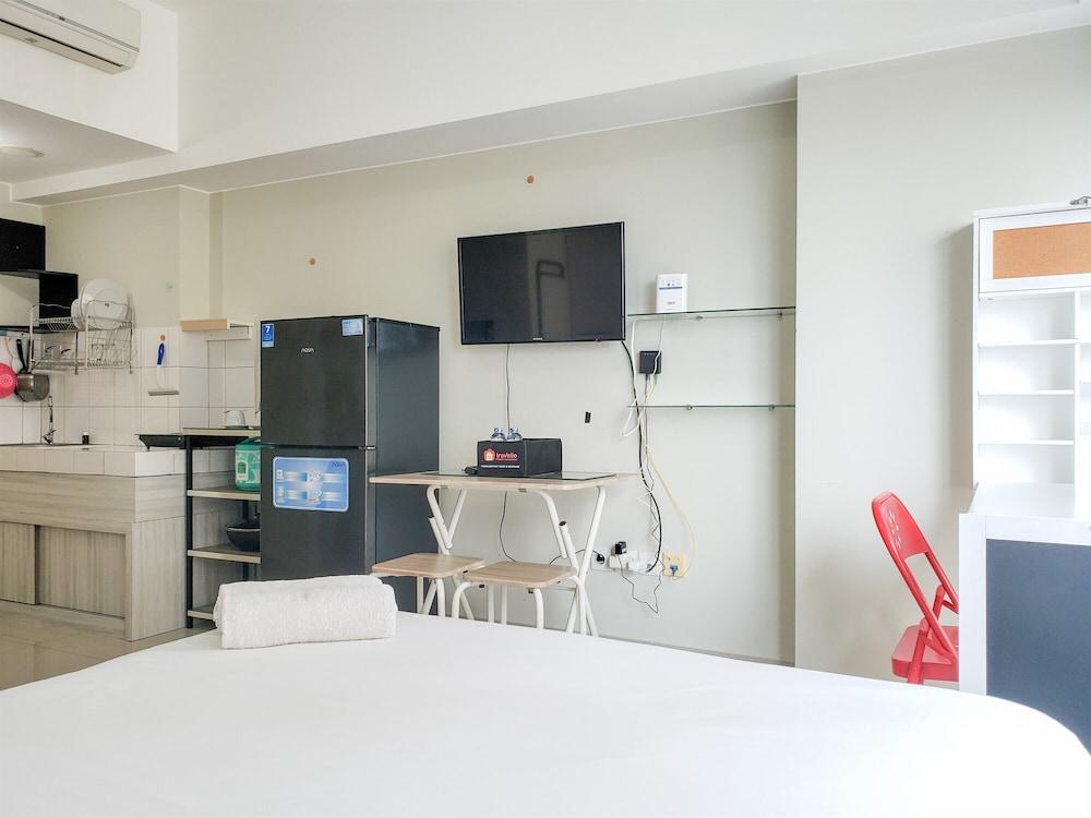 Comfy Studio Springlake Summarecon Apartment