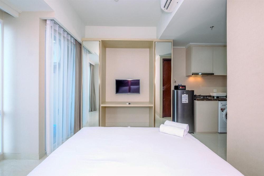 Fancy And Nice Studio At Green Sedayu Apartment