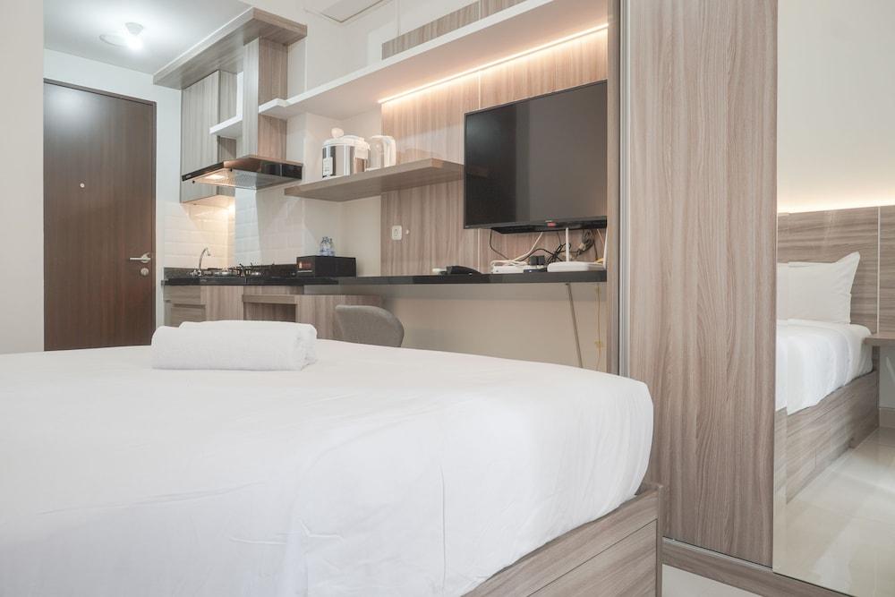 Nice Studio At 11Th Floor Transpark Cibubur Apartment