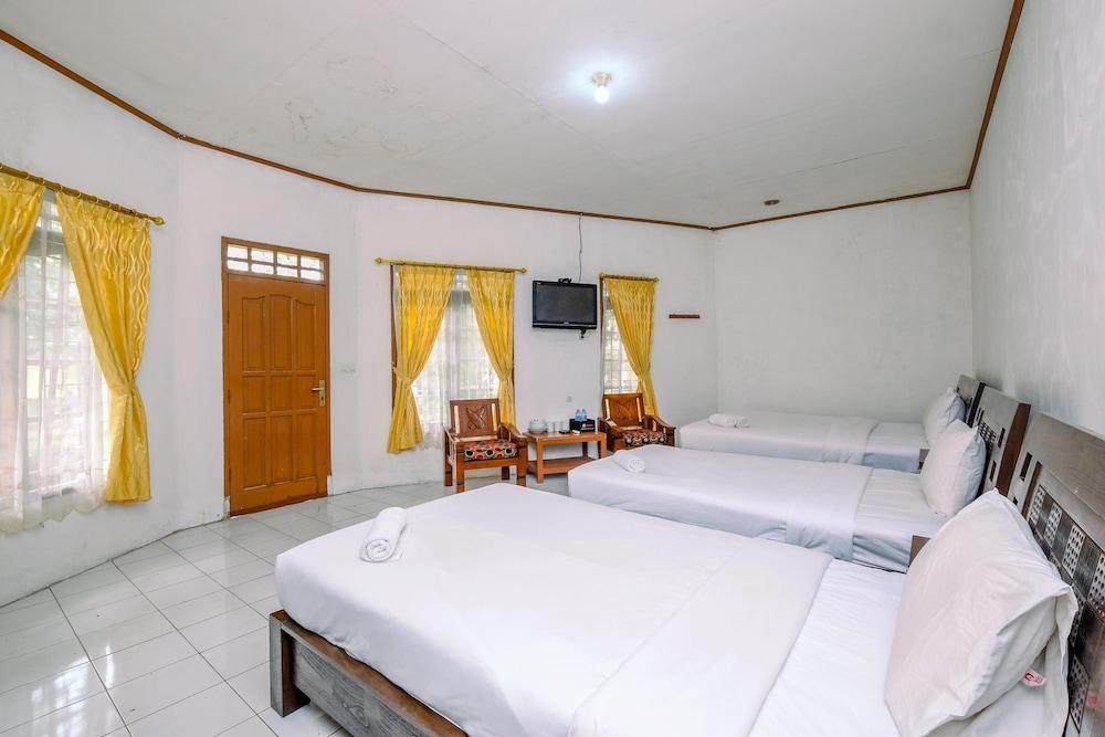 Modern Look Studio At Graha Wishnu Guest House