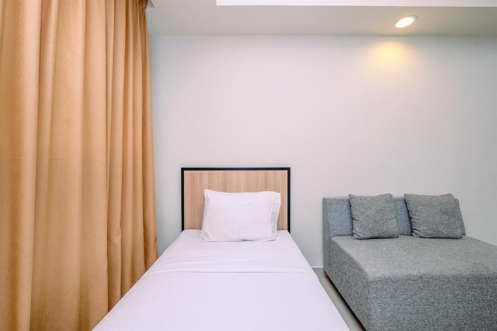 Minimalist Designed Studio At Evenciio Margonda Apartment