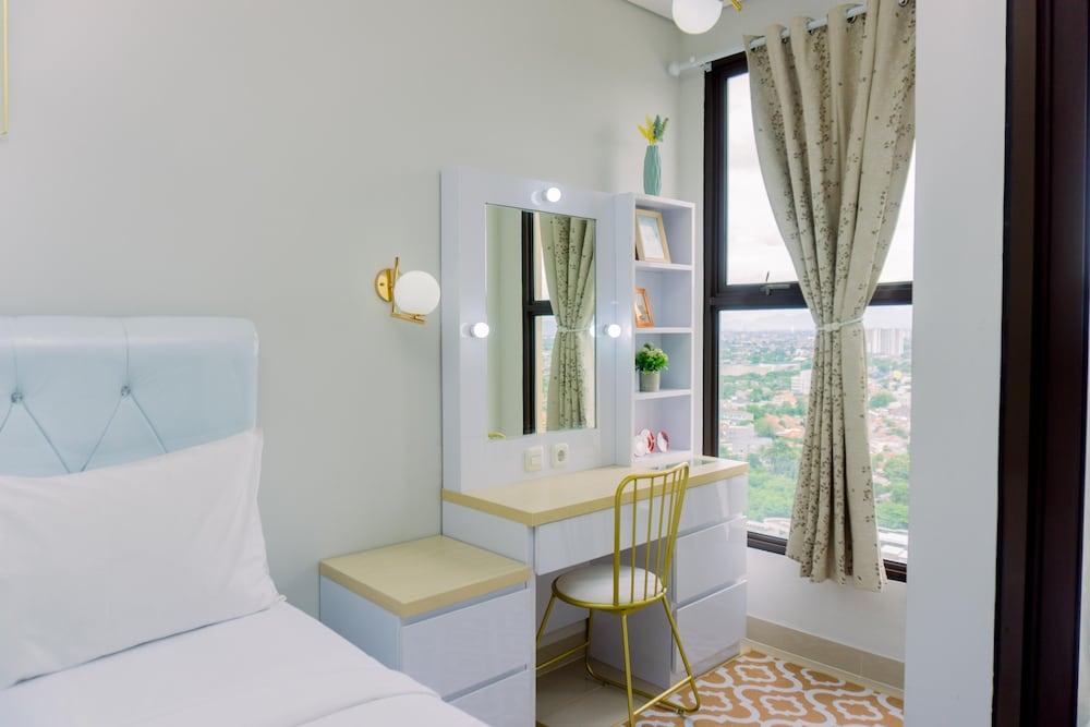 Restful And Comfortable Studio Transpark Bintaro Apartment
