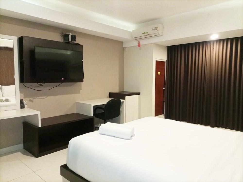 Luxurious Studio At Mataram City Apartment