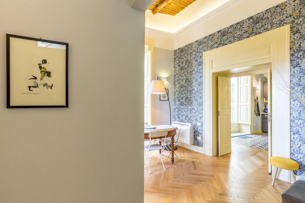 Donna Costanza - Stylish and Panoramic Flat