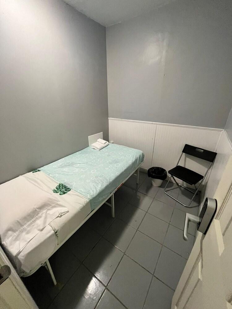 Clover2900 Apartment & Rooms in S Philly