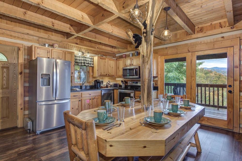 Scenic Smoky Mountains Escape w/ Hot Tub