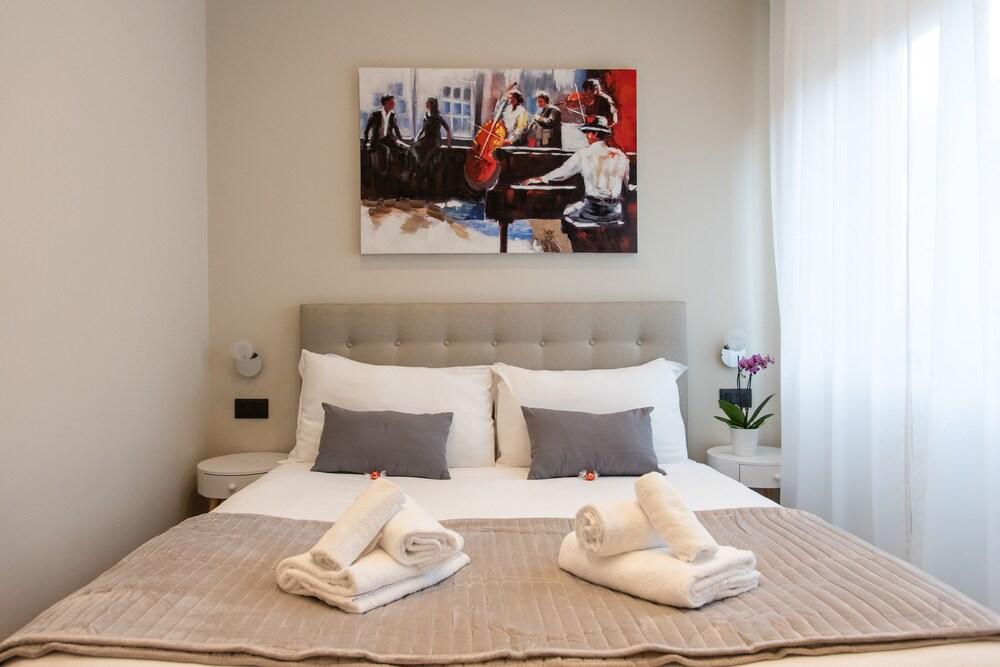 XXIV Domus Luxury Suites