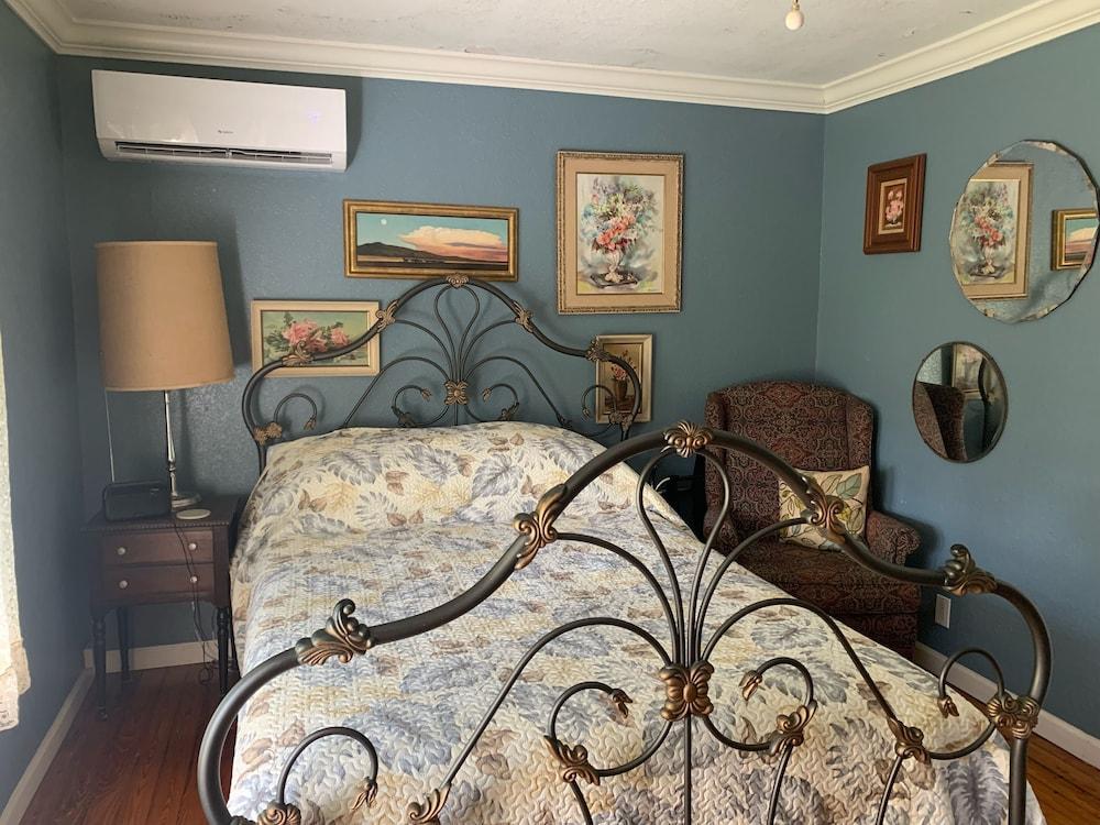 Nature Coast Inn and Cottages