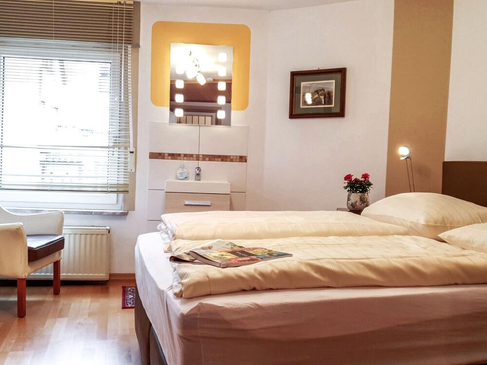 Jula Ediger-eller in Ediger-eller