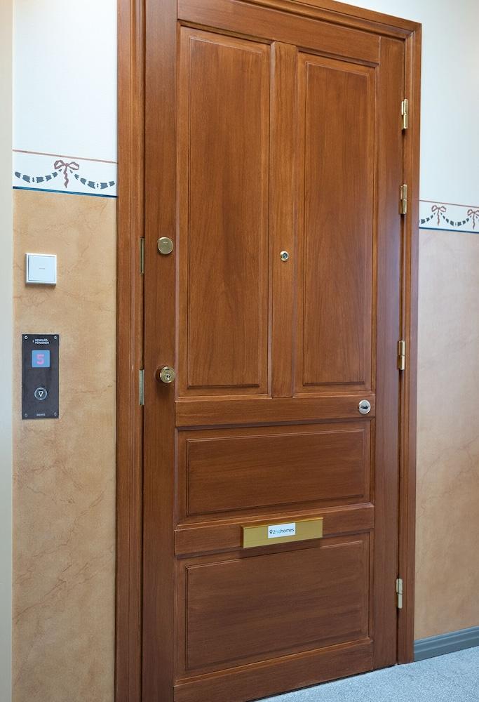 2ndhomes Beautiful & Modern Attic Studio