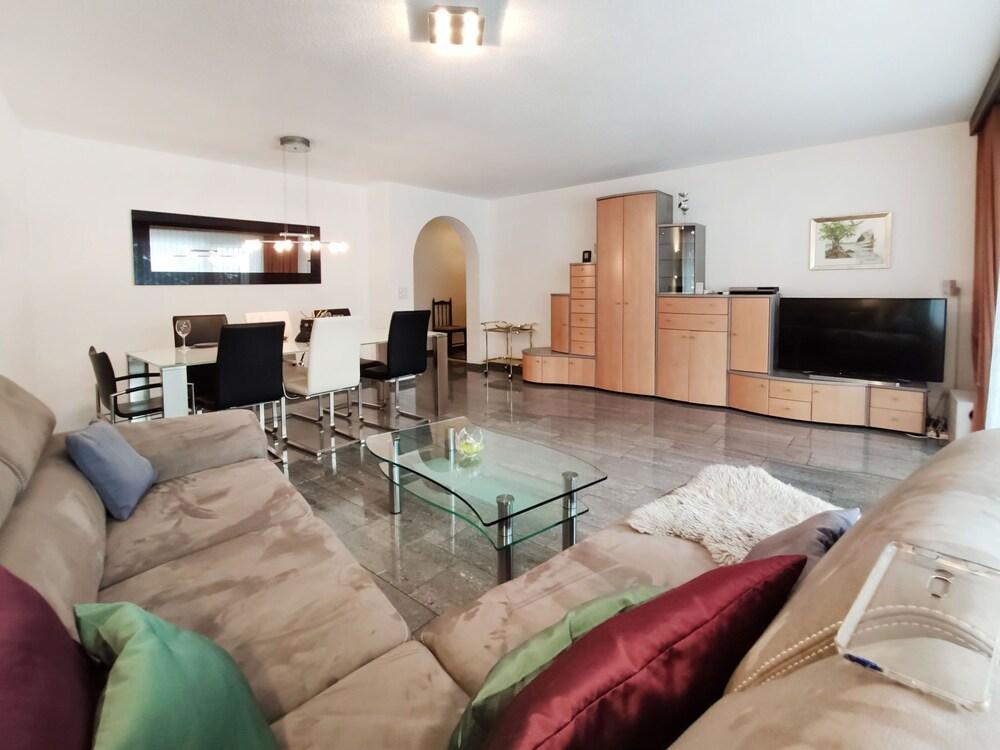 Perla Davos in Davos