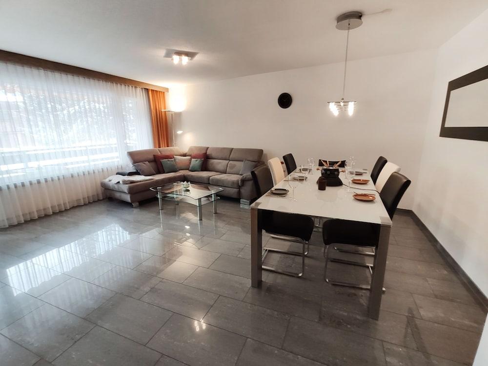 Perla Davos in Davos