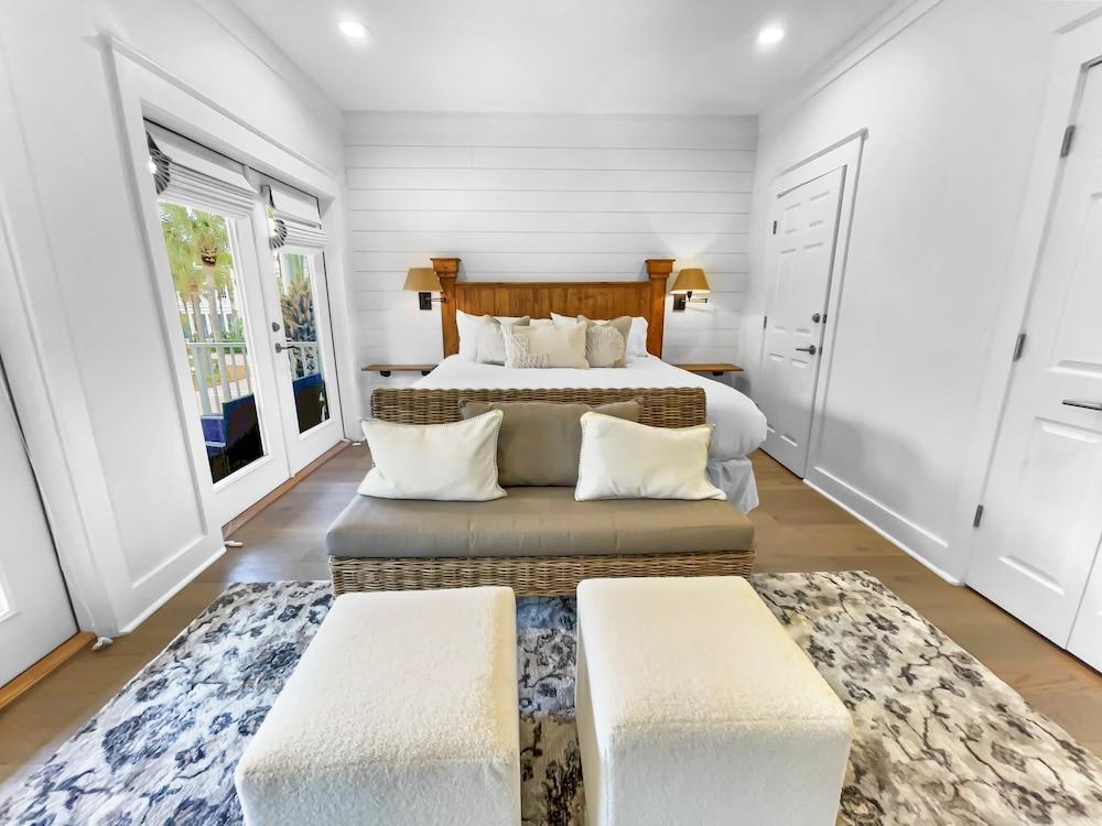 Sandy Cheeks 4 Bedroom Home by RedAwning