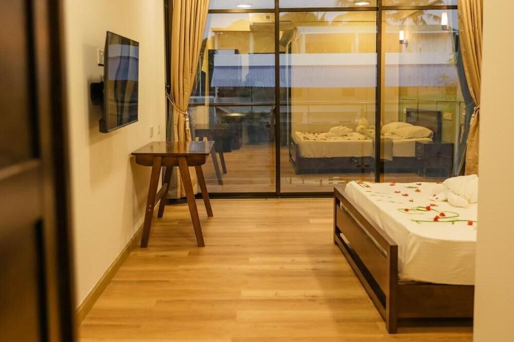 Thoddoo Island Hotel