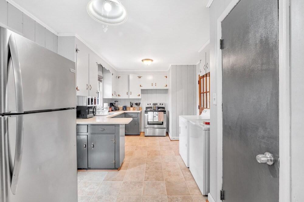 Spacious 2BR Duplex - Near Uptown Charlotte