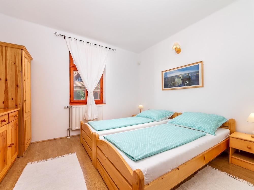 Kamilla Balatonber ny