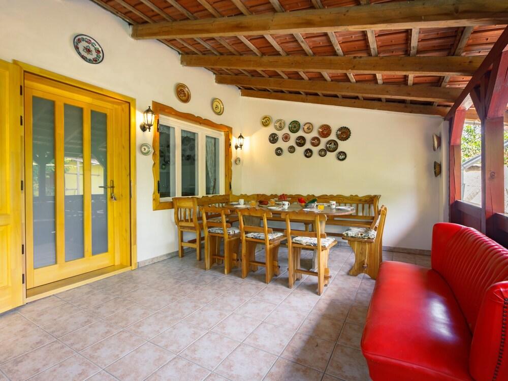 Julia Balatonfenyves