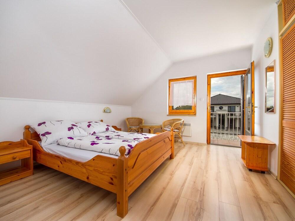 Amarillo 1 Balatonm Riaf rd